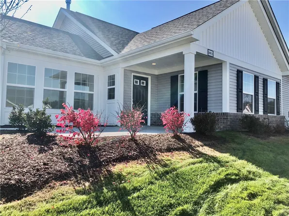 1011 Forest Oaks Dr, Butler, PA 16002