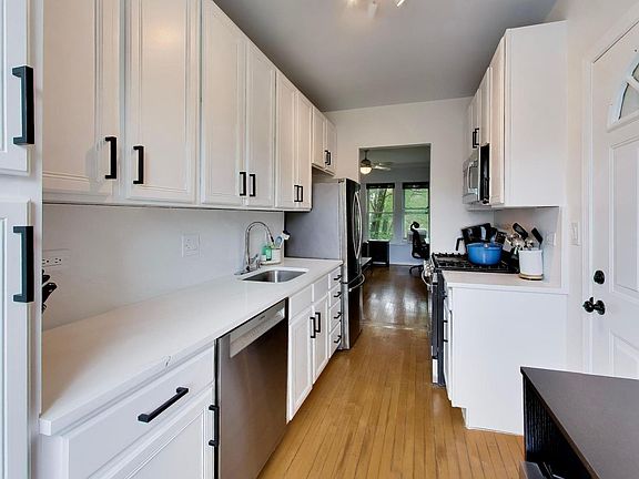 5th image of 1243 W Ardmore Ave #3