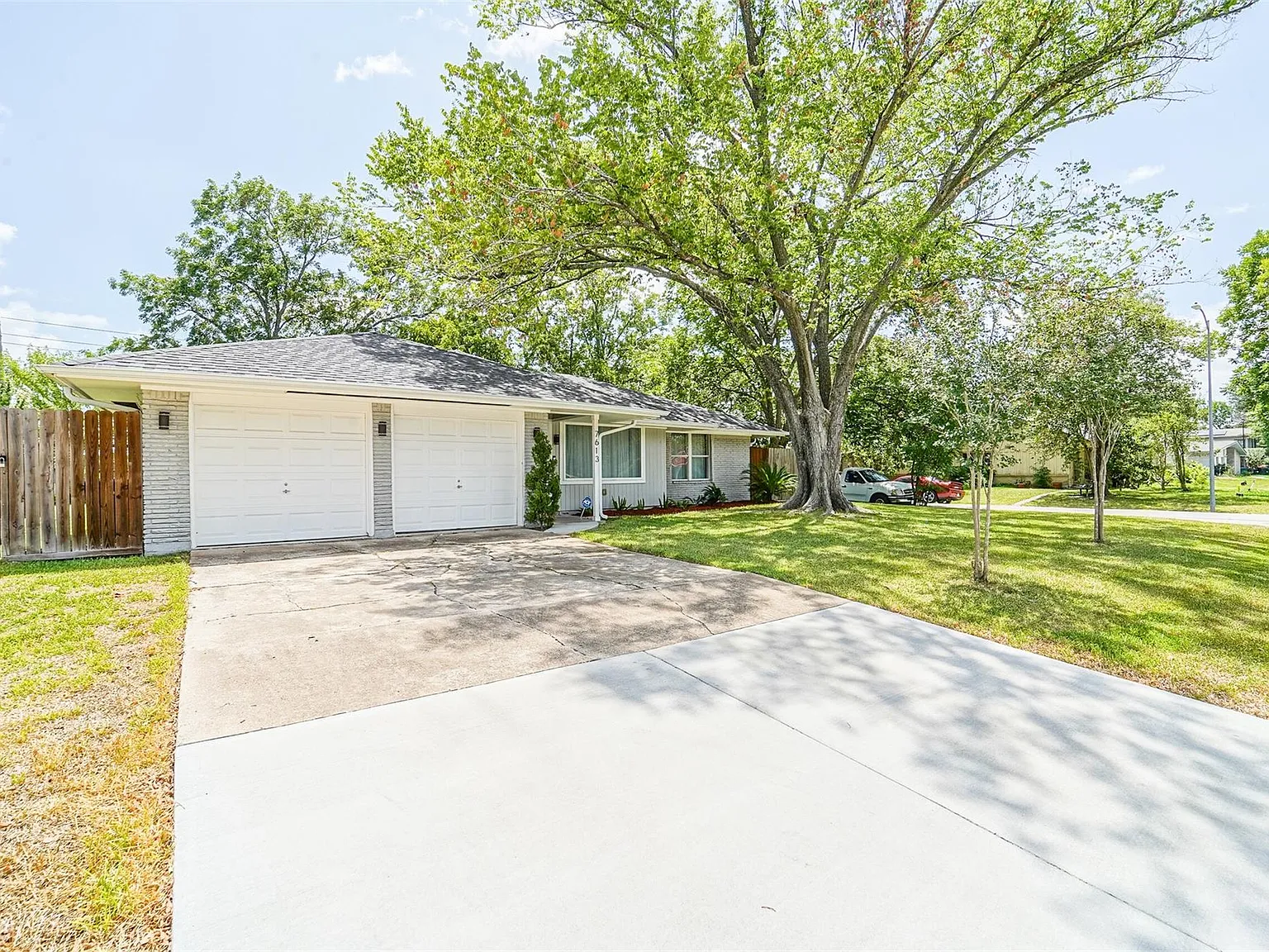 3 bed, 1.5 bath, 1453 sqft, $2,050 — Photo 2