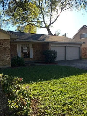 129 Fountain Dr — Photo 2