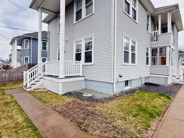 269 Baxter St APT 1, Pawtucket, RI 02861