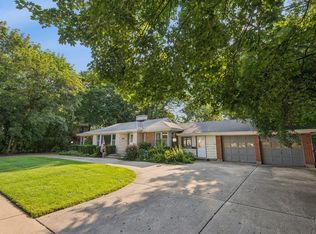 412 Dundee Ave, Barrington, IL 60010