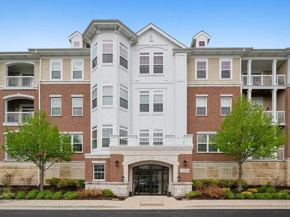 2750 Commons Dr #P-8, Glenview, IL 60026