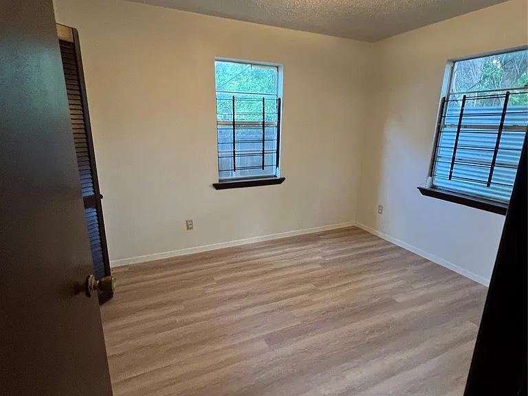 2501 Cleburne St #1 — Photo 6
