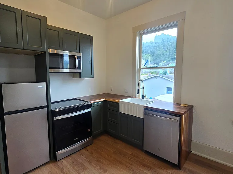 500 B St — Photo 30