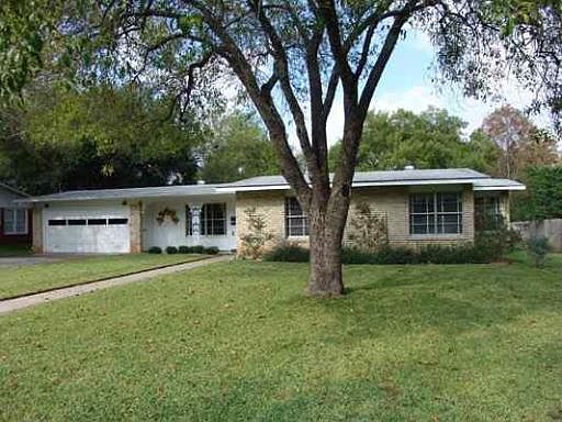 1st image of 447 OAK GLEN