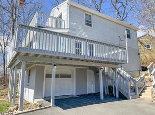 29 Alpine Dr, Lake Hopatcong, NJ 07849