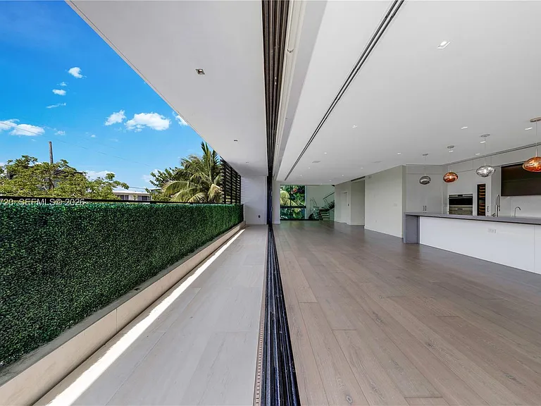 N Hibiscus Dr — Photo 9