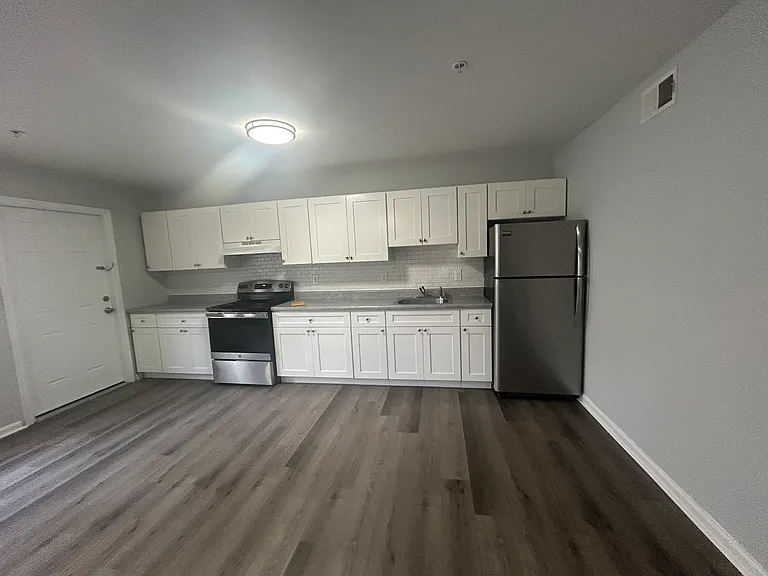 40 12th Ave #6 — Photo 8