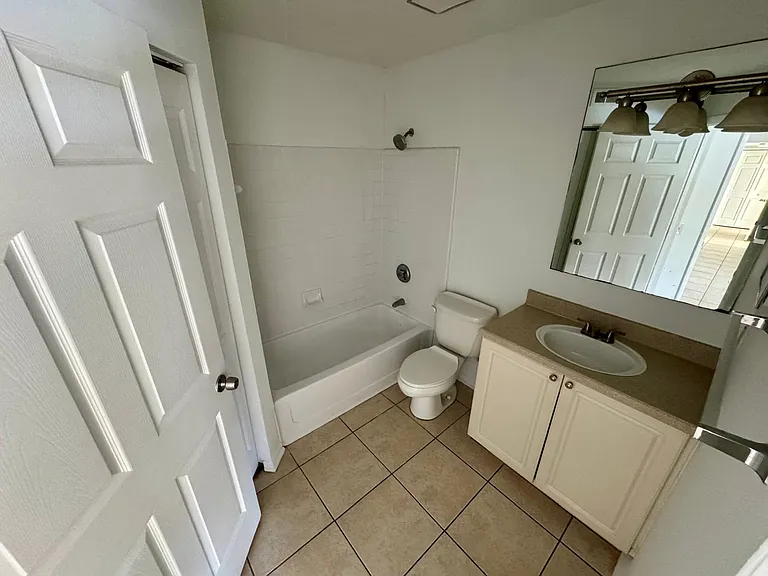 1222 Bermuda Lakes Ln #106 — Photo 10