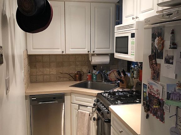 5th image of 12 W 9th St APT 4B