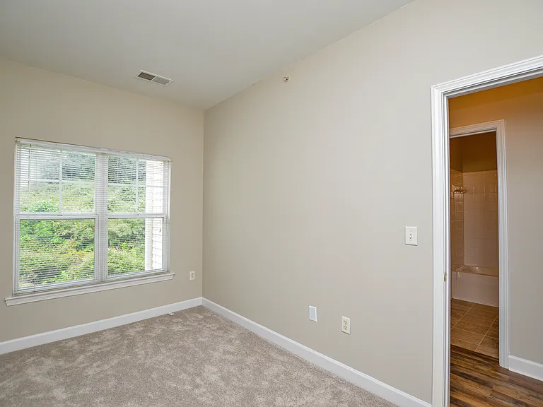 9823 Hyde Glen Ct — Photo 15