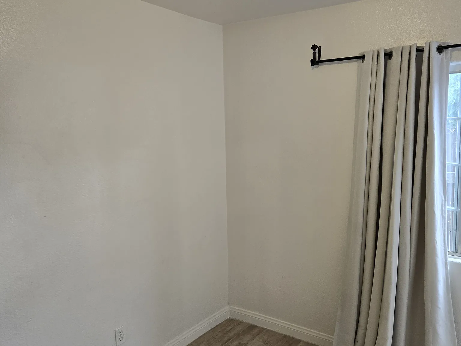 1 bed, $1,000 — Photo 2