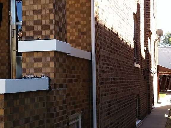 3rd image of 5315 W Wrightwood