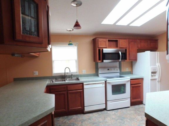 5th image of 511 S Greenway Dr