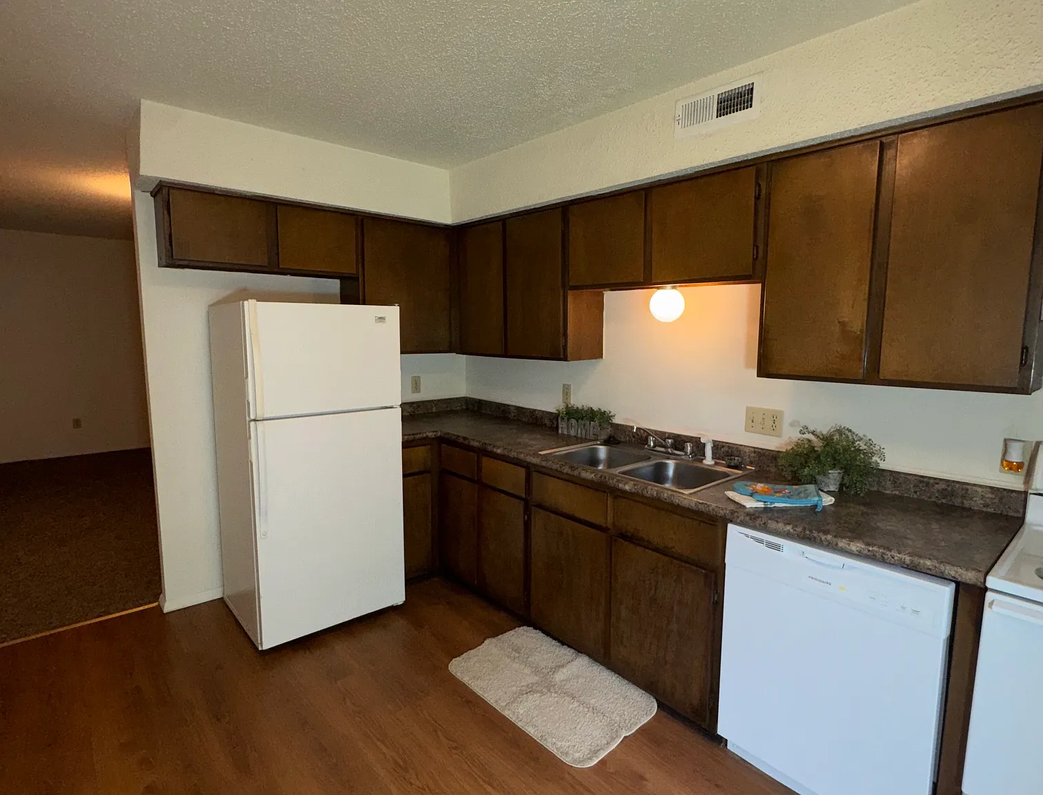 2 bed, 785 sqft, $800 — Photo 1