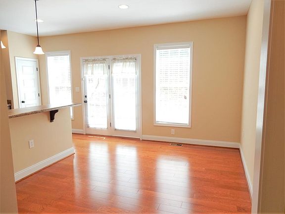 2nd image of 3008 Hill St Unit 314