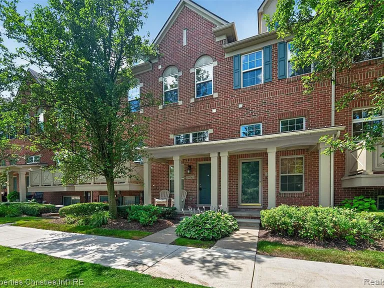39763 Rockcrest Cir — Photo 1
