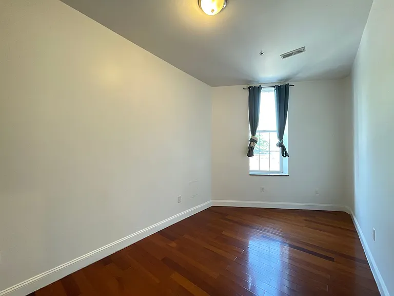 1027 Ridge — Photo 22
