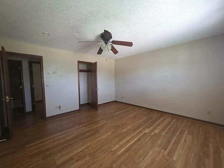 1379 Parkside Dr — Photo 11