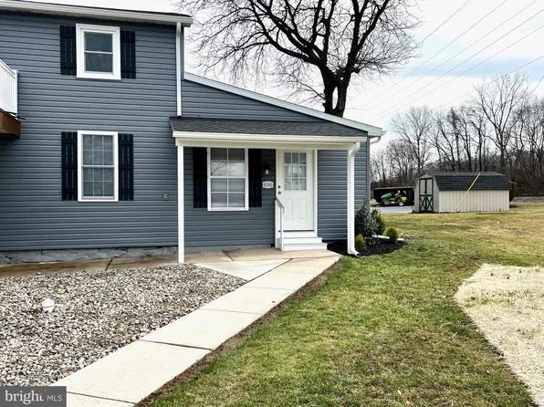 636 W Penn Ave, Robesonia, PA 19551