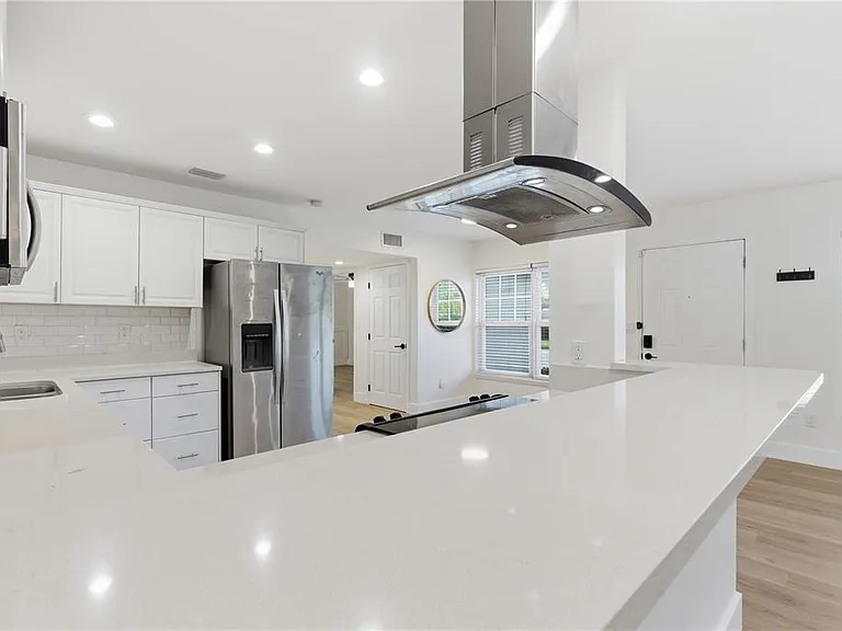 327 Sunny Ln — Photo 17