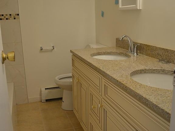 4th image of 2042 Bergen Ave Fl 2nd
