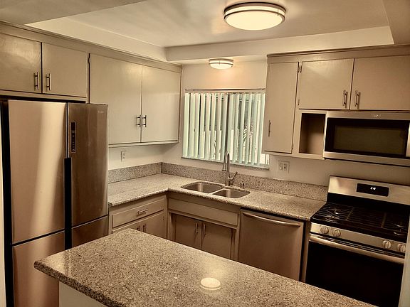 Upscale premium stainless appliances. Quartz counters & Coved ceilings.