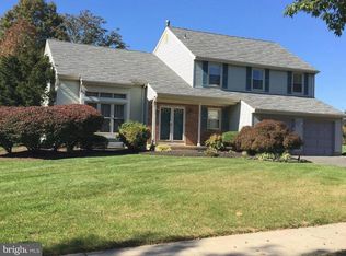 7 Robert Dr, Princeton Junction, NJ 08550