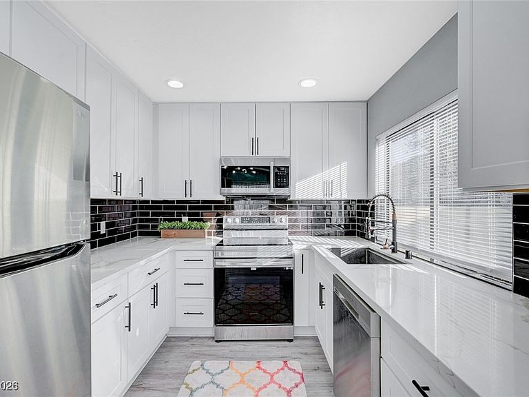 1040 Neil Armstrong Cir, Las Vegas, NV