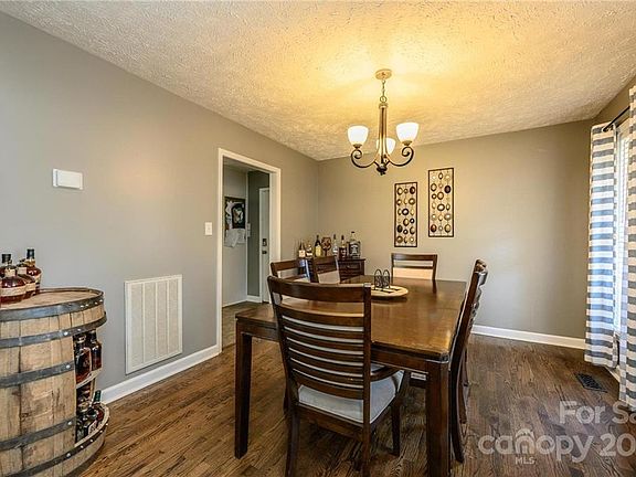 5th image of 2415 36th Ave NE