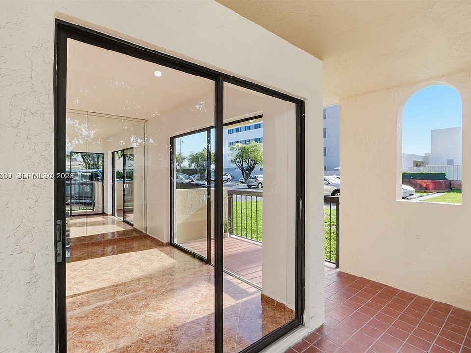 1st image of 995 SW 84th Ave APT 126
