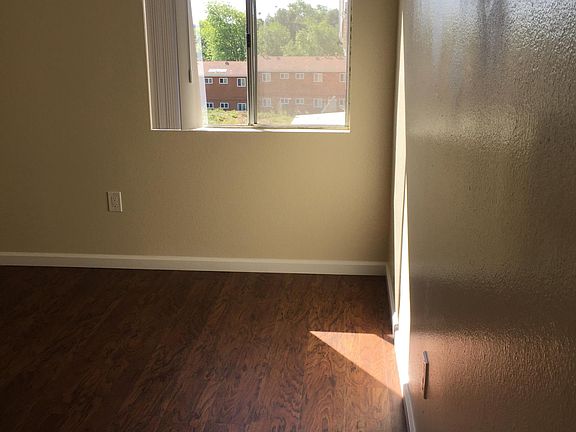 3rd image of 2287 Dunlop St
