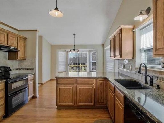 4th image of 328 N Oakmont Ct