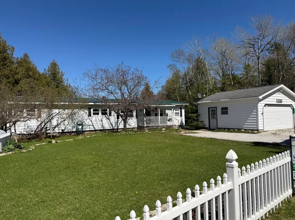2049 S Crow Point Ln, Cedarville, MI 49719