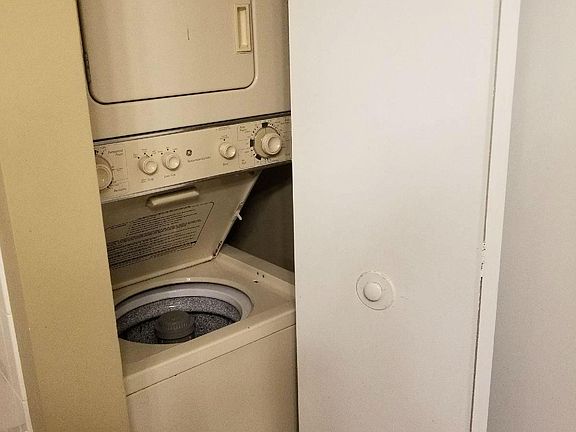 Washer/Dryer in Unit