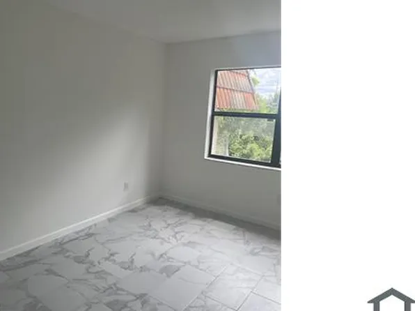 20725 NE 8th Ct, Miami, FL 33179