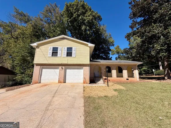 2271 Emerald Springs Dr, Decatur, GA 30035