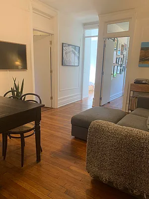 Rented by M.Grossman R.E. Management | media 2