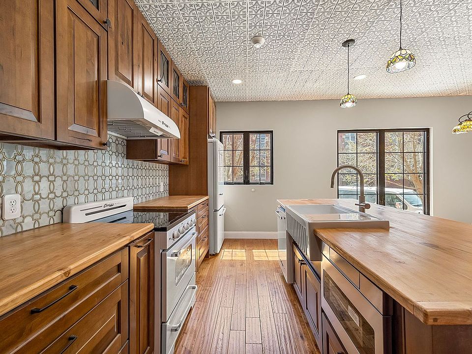 1st image of 400 N 9th St #404