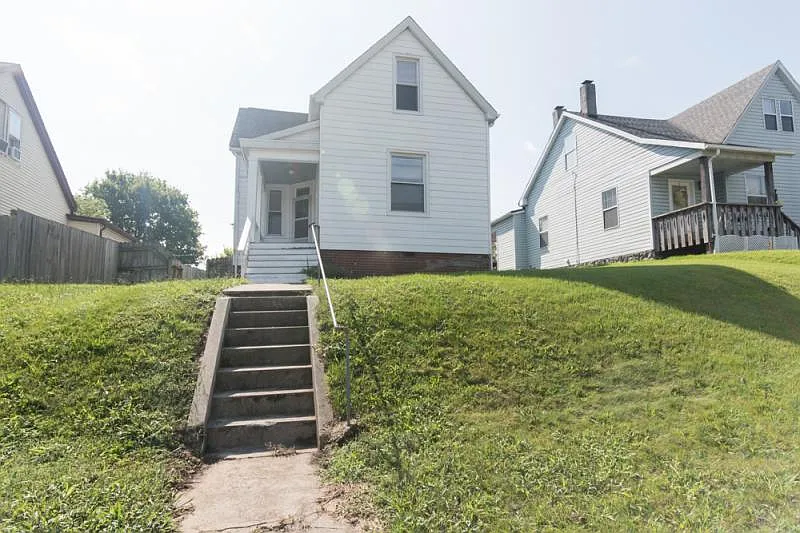 612 Centreville Ave photo 1