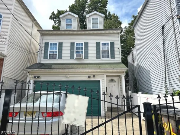 304 Court St, Elizabeth City, NJ 07206