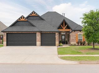 2508 NE 13th St, Moore, OK 73160