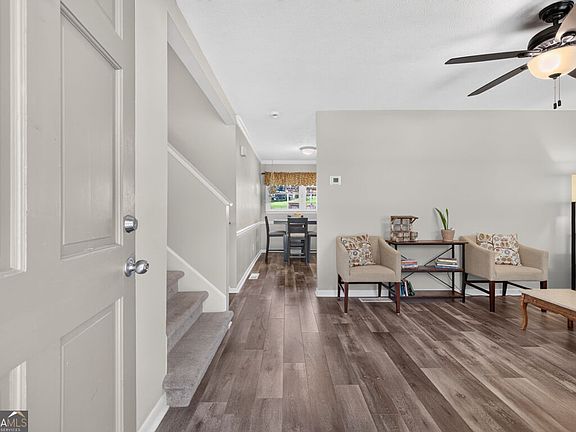 5th image of 161 Evergreen Ln