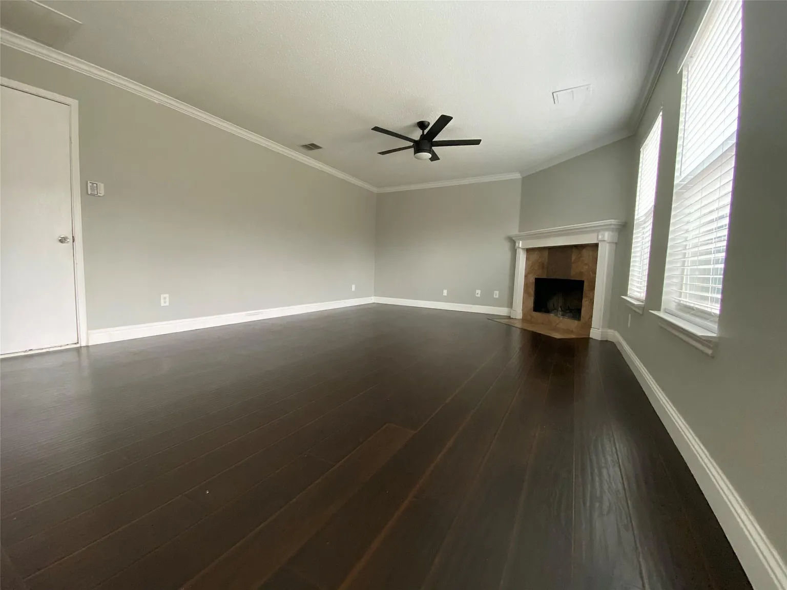 3 bed, 2.5 bath, 2306 sqft, $2,200 — Photo 3