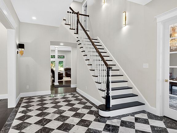 4th image of 18 Keeney Pond Rd