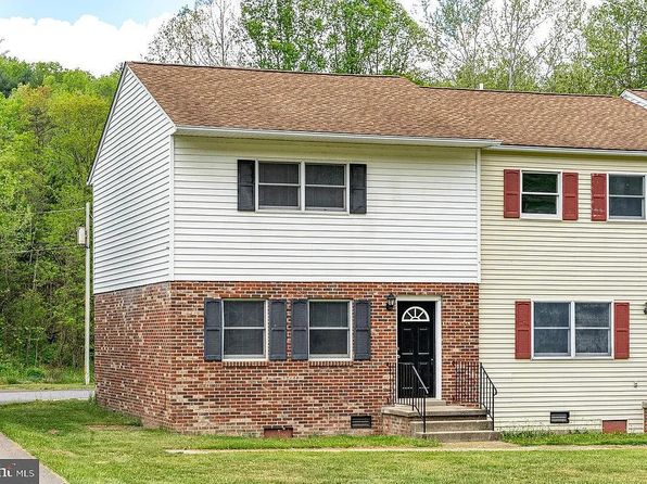 22 Townhouse Ln