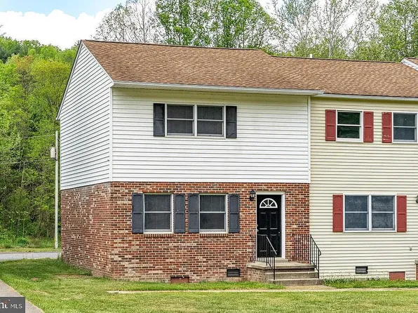 22 Townhouse Ln, Brandywine, WV 26802
