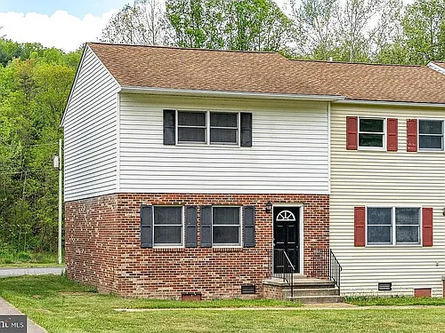 22 Townhouse Ln Photo 1