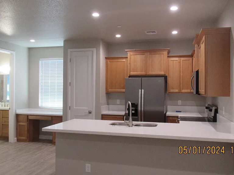 1045 Melrose Dr — Photo 3